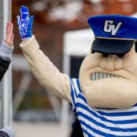 Louie high fives an alum